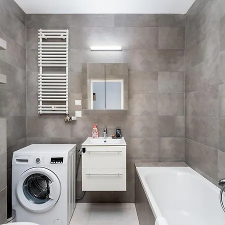 Debniki Pleasant By Bookinghost *