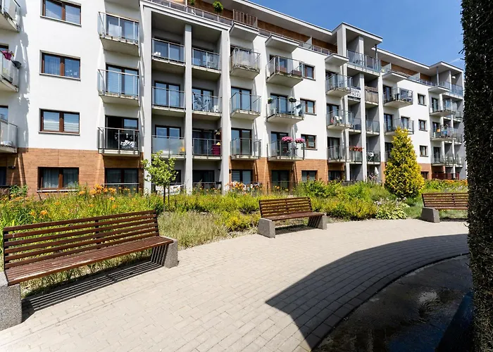 Debniki Pleasant By Bookinghost *