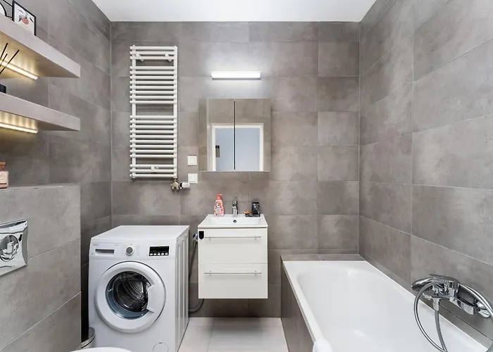 Debniki Pleasant By Bookinghost *